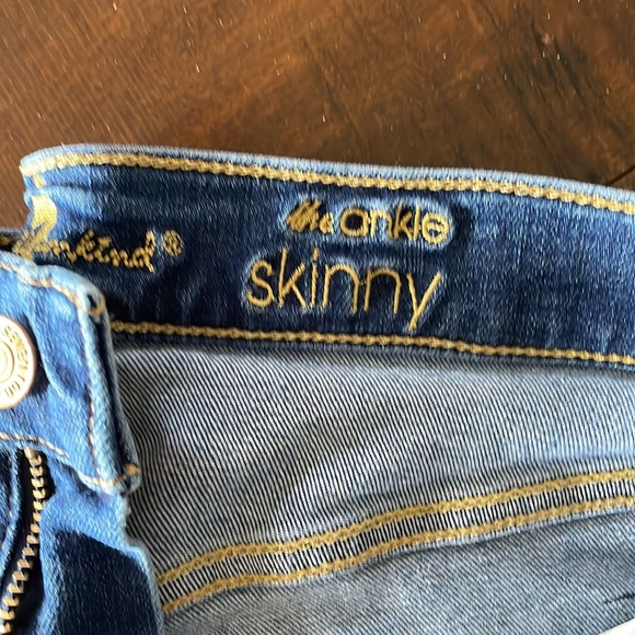 7 for all mankind distressed ankle skinny. Size 30. - Picture 2 of 6